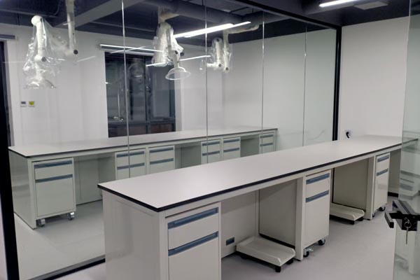 全新全鋼實驗臺費用是多少？